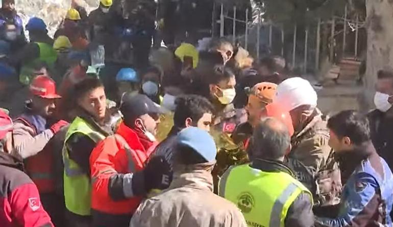 Son dakika: Depremde 248. saatte bir mucize daha Kahramanmaraşta 17 yaşındaki Aleyna sağ kurtarıldı