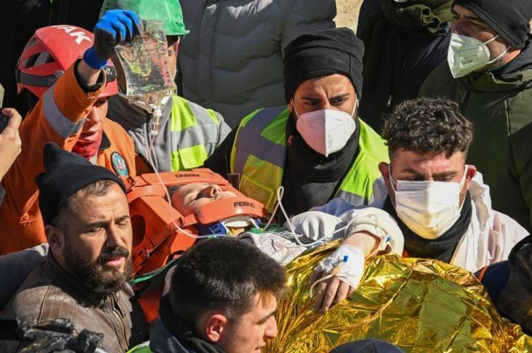 Son dakika: Depremde 248. saatte bir mucize daha Kahramanmaraşta 17 yaşındaki Aleyna sağ kurtarıldı