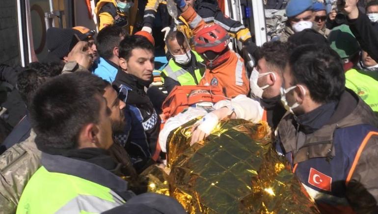 Son dakika: Depremde 248. saatte bir mucize daha Kahramanmaraşta 17 yaşındaki Aleyna sağ kurtarıldı