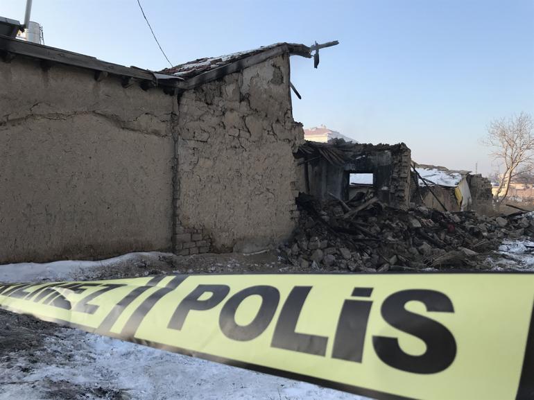 Konyada yangın faciası: Çatı çöktü, 7 kişilik depremzede aile hayatını kaybetti