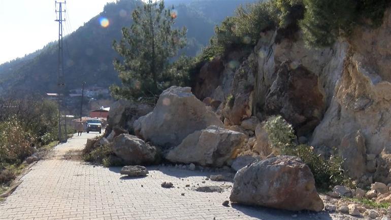 Hatay- Kırıkhanda deprem kayaları yuvarladı Köydeki 49 kişi hayatını kaybetti