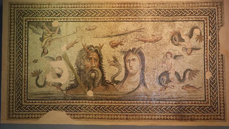 Etrafındaki binalar büyük hasar aldı Hataydaki otel sapasağlam ayakta kaldı