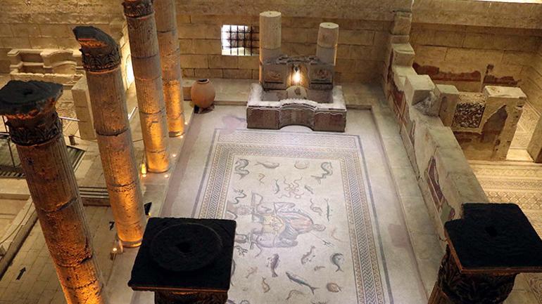 Etrafındaki binalar büyük hasar aldı Hataydaki otel sapasağlam ayakta kaldı
