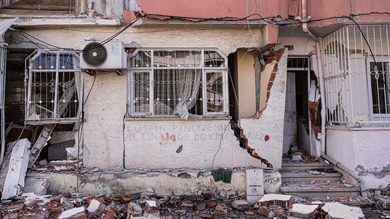 Enkazda 63 saati anlattı... Bu hareketi hayatını kurtardı