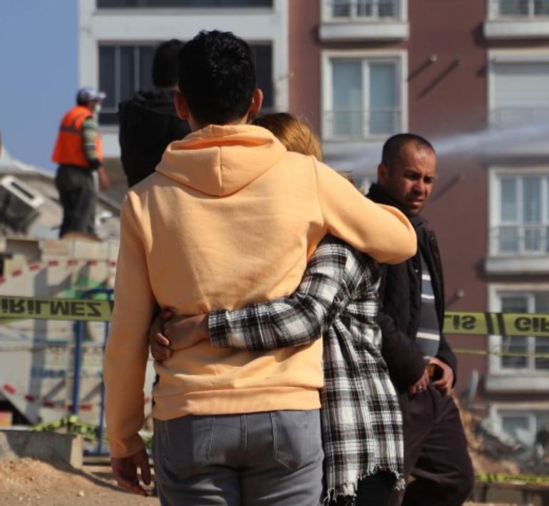 Evlerinin yıkımını gözyaşları içinde izlediler