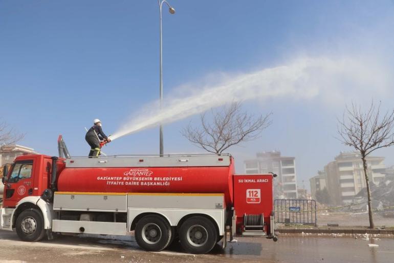 Evlerinin yıkımını gözyaşları içinde izlediler