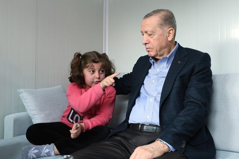 Cumhurbaşkanı Erdoğan, Bahçeli ve Destici deprem bölgesinde... Erdoğan: 15 bin lira taşınma yardımını bugün ödemeye başlıyoruz