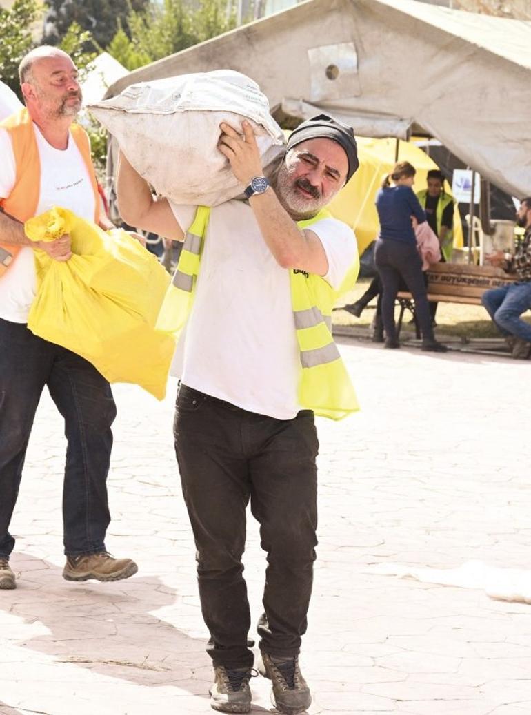 Cengiz Bozkurt, 3 haftadır afet bölgesinde