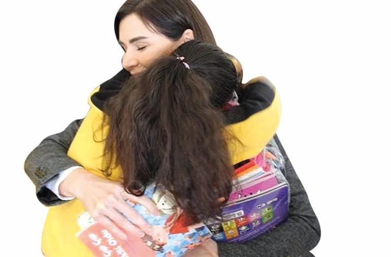 Yıldız Çağrı Atiksoy, Hatice Şendil, Şükrü Özyıldız ve Eda Eceden depremzede çocuklara ziyaret: O gözlerde mucize var