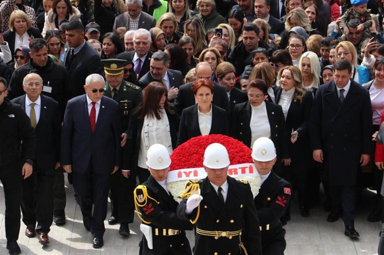 Akşener, kadınlarla Anıtkabiri ziyaret etti