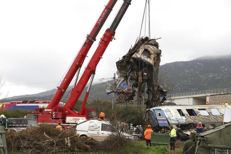 Komşu bu skandal ile çalkalanıyor... Yunanistanı sarsan tren faciasında korkunç iddia