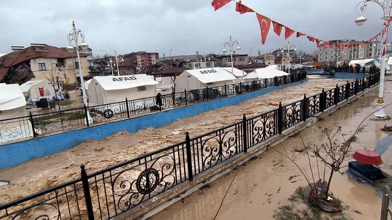 Son dakika: Adıyaman ve Şanlıurfada sel felaketi: 14 can kaybı Bakan Soyludan açıklama
