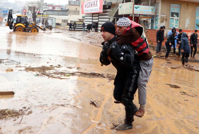 Son dakika: Adıyaman ve Şanlıurfada sel felaketi: 14 can kaybı Bakan Soyludan açıklama
