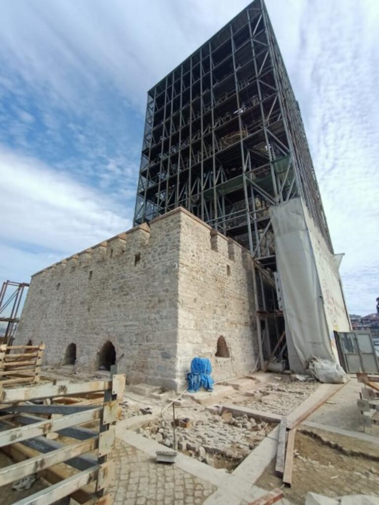 Kız Kulesinin restorasyon öncesi fotoğrafları şaşkına çevirdi Betonundan deniz kumu ve midye kabuğu çıktı