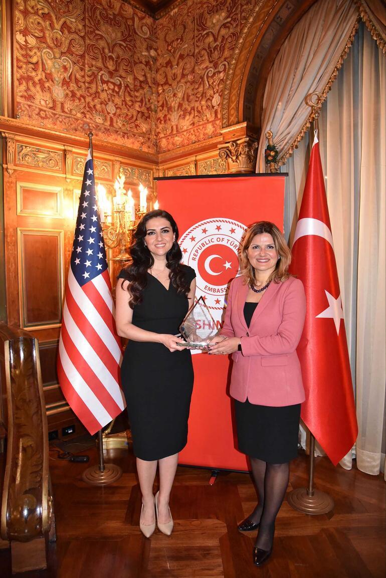 ‘Uluslararası Lider Kadın’ ödülü ABD’de, Dilek Livaneli’ye verildi