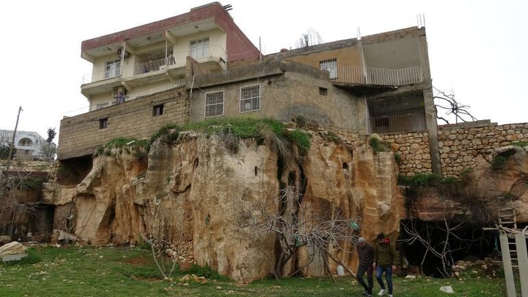 Mardinde şaşkına çeviren yapı 3 odalı mağara üzerinde 3 katlı bina