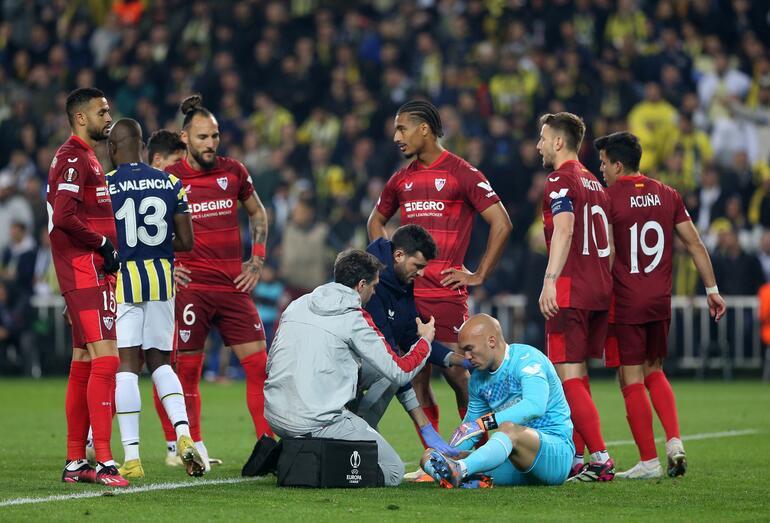 Son dakika: Fenerbahçeden tarihi karar Sevilla maçında sahaya yabancı madde atan 7 kişiye ömür boyu ceza