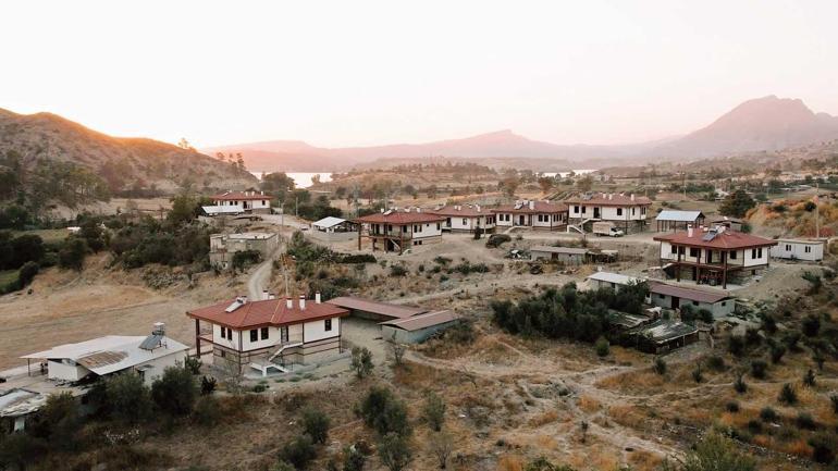 Bakan Kurum yangın sonrası yapılan köy evlerini anlattı... Manavgat’ı ayağa kaldırdık’