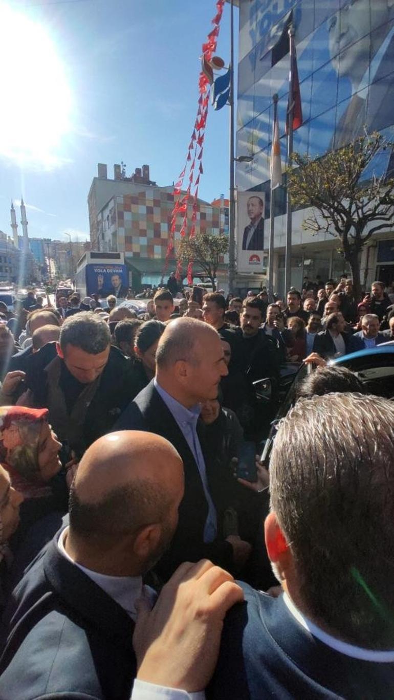 Bakan Soylu, TOGG ile Esenler sokaklarını gezdi