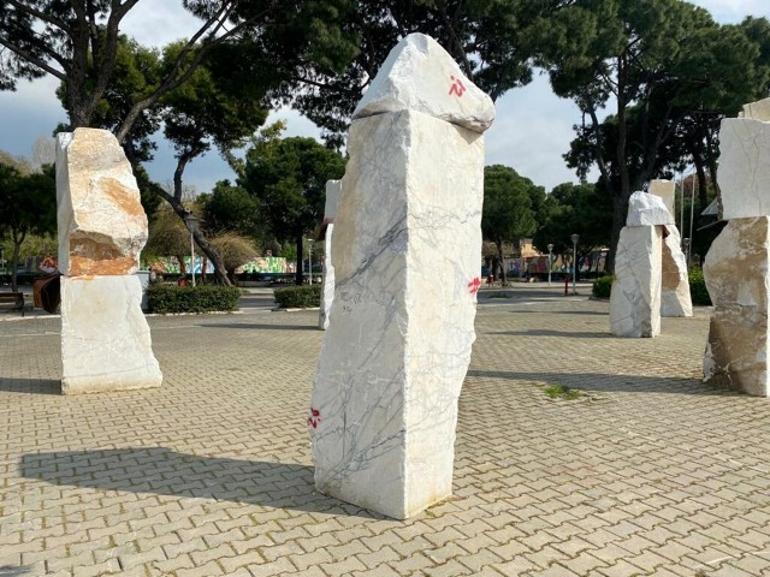 İzmirdeki Gavur Mahallesi sergisi saldırıların hedefi oldu