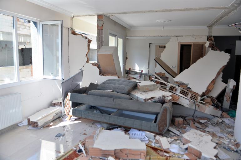 Hatayda ağır hasarlı evine girdiğinde hayatının şokunu yaşadı