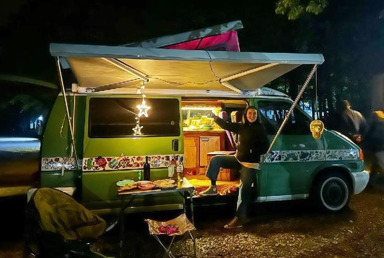 Prenses sezonu açtı... Şevval Sam karavan tatilinde