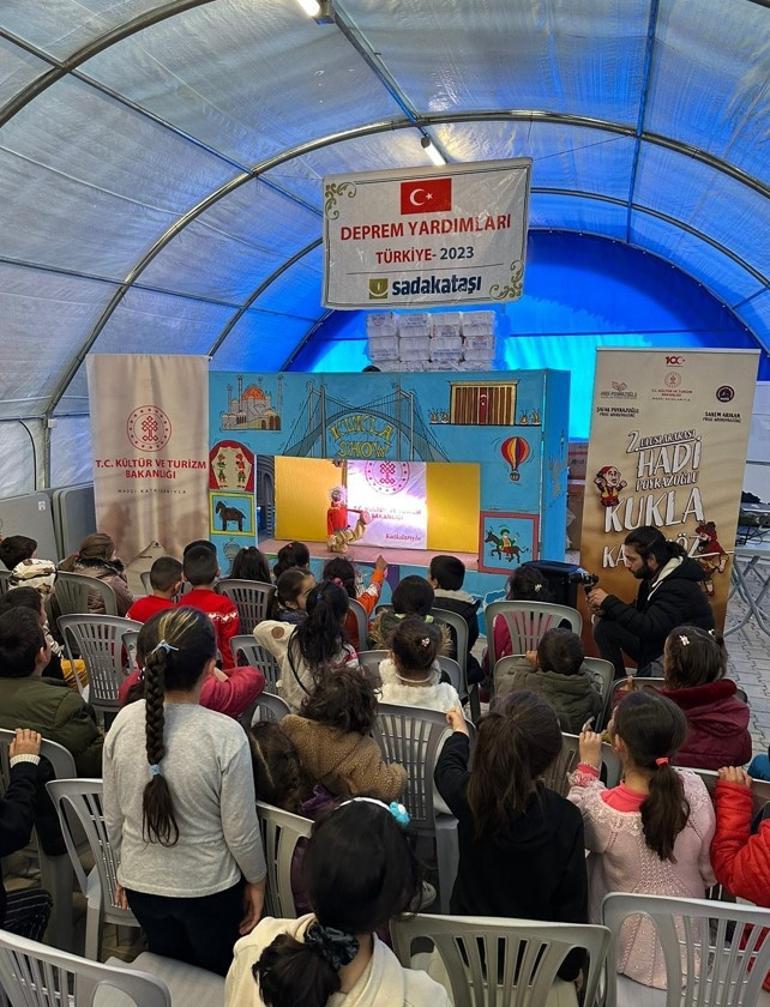 Her şey depremzede çocukların yüzünü güldürmek için