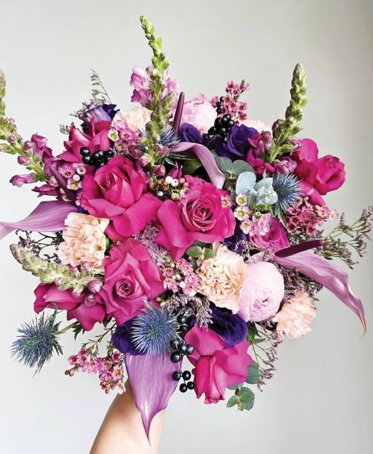 Sen bu çiçeklerden daha güzelsin