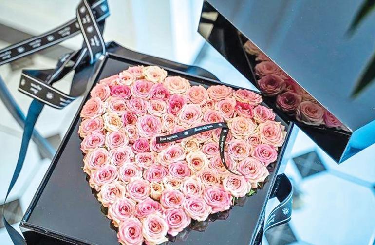 Sen bu çiçeklerden daha güzelsin