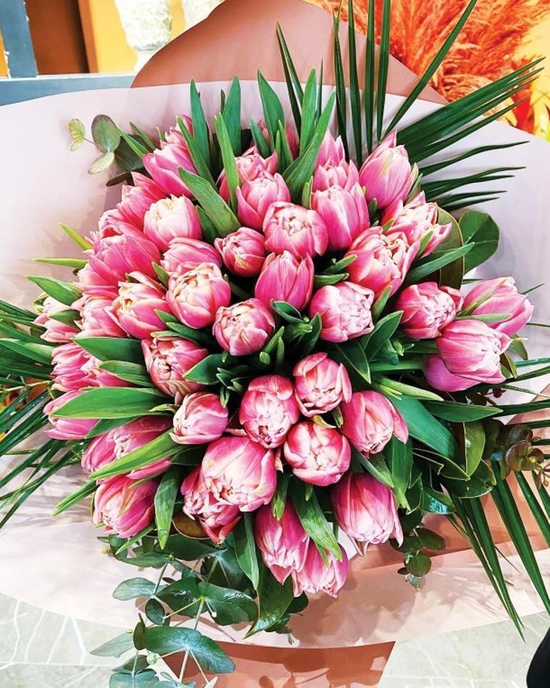 Sen bu çiçeklerden daha güzelsin