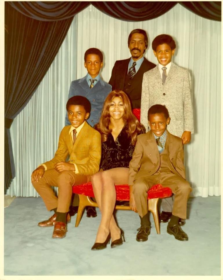 Kocasından dayak yiyip sahneye de çıktı, en büyük başarıları kazanıp kraliçe de ilan edildi... Tina Turner ölürken ardında acılarla yoğurulmuş bir zafer hikâyesi bıraktı