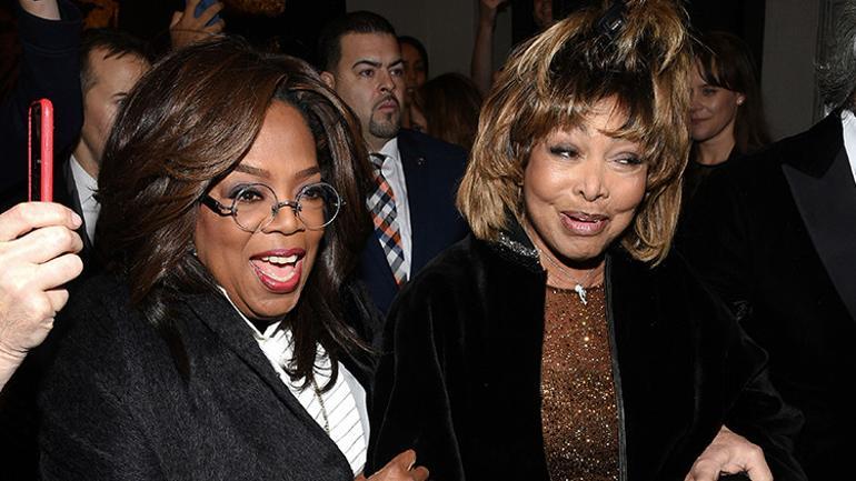 Kocasından dayak yiyip sahneye de çıktı, en büyük başarıları kazanıp kraliçe de ilan edildi... Tina Turner ölürken ardında acılarla yoğurulmuş bir zafer hikâyesi bıraktı