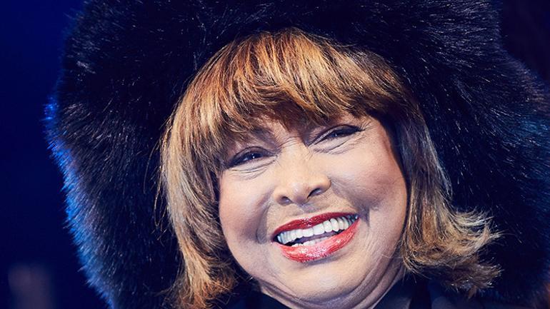 Kocasından dayak yiyip sahneye de çıktı, en büyük başarıları kazanıp kraliçe de ilan edildi... Tina Turner ölürken ardında acılarla yoğurulmuş bir zafer hikâyesi bıraktı