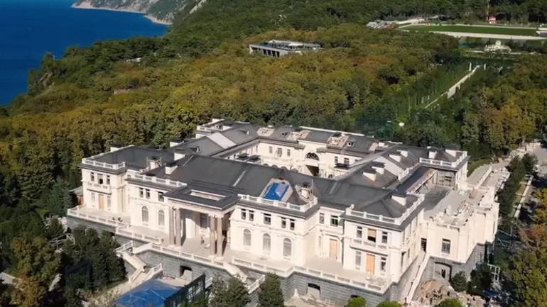 Rusiya görüntüləri yayıb: Putinin evinin yaxınlığında bomba ilə tutulub