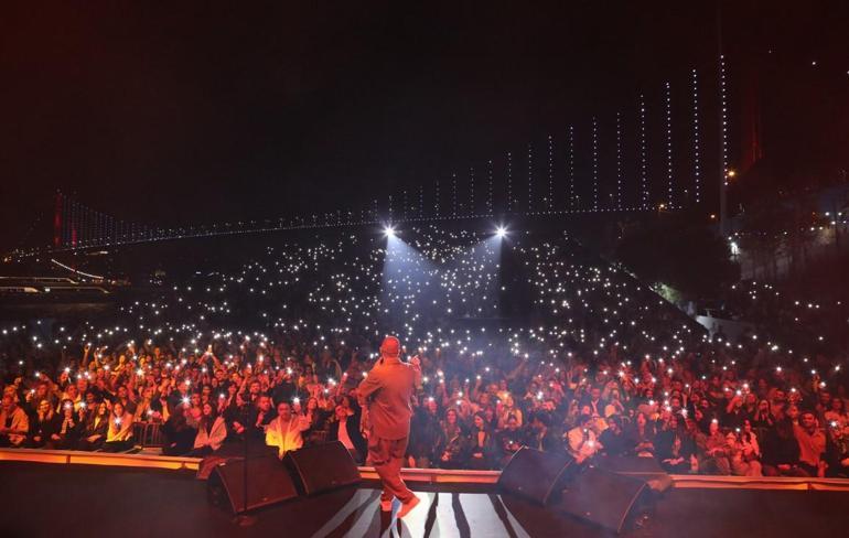 Berkay, açıkhava açılışını Kuruçeşmede yaptı