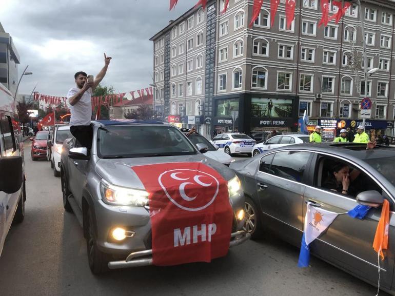 Türkiyenin dört bir yanında seçim kutlamaları başladı