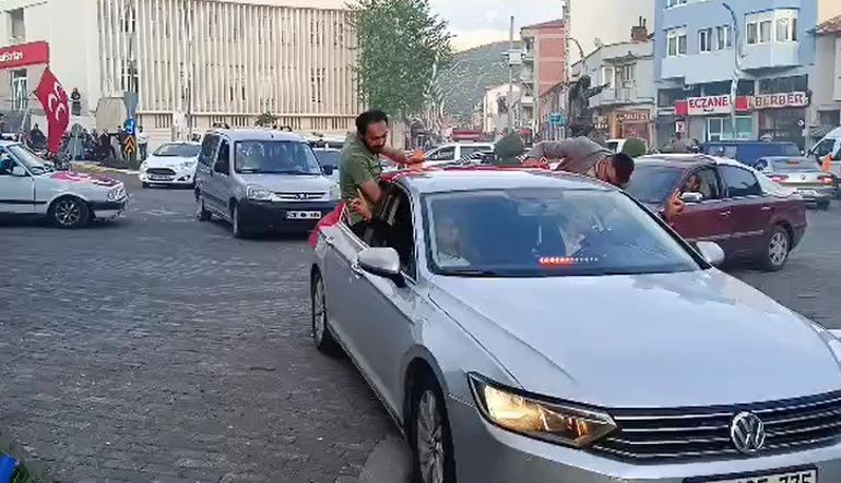 Türkiyenin dört bir yanında seçim kutlamaları başladı