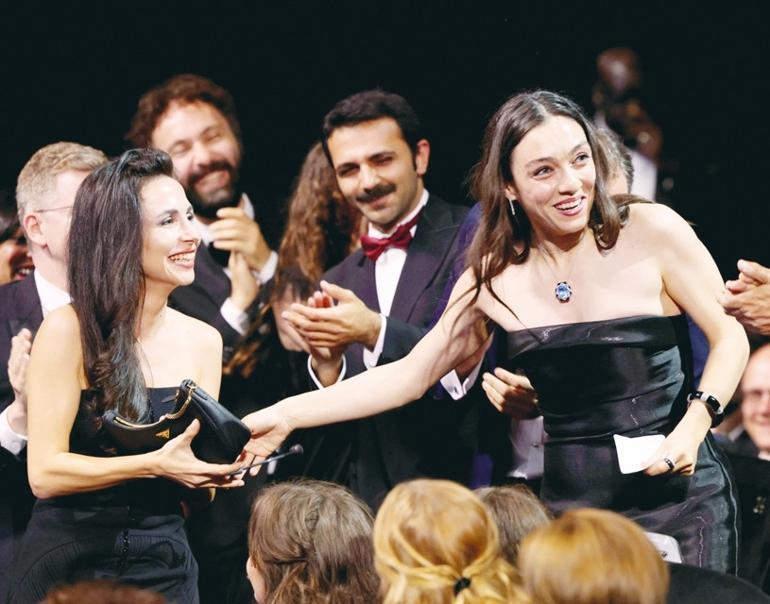 Dünyada kadın olmak çok zor