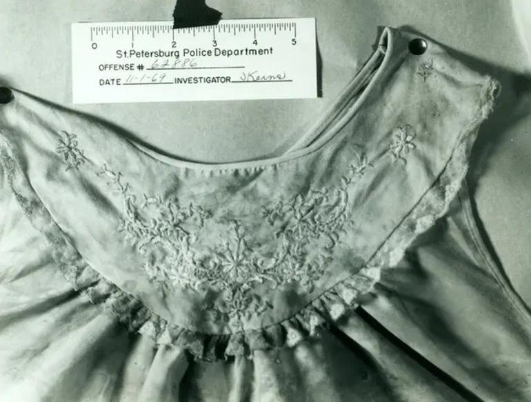 Seçki qutusunda olan qadının kimliyi 53 ildən sonra məlum oldu Bir neçə tük düyünü açdı, amma hələ də cavablandırılmalı suallar var