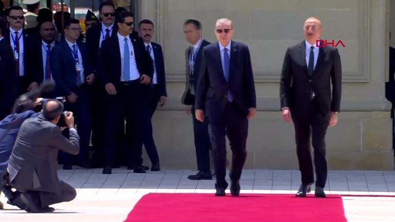 Cumhurbaşkanı Erdoğan Azerbaycanda Resmi törenle karşılandı... Dikkat çeken KKTC mesajı