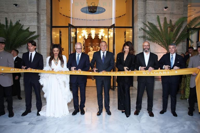 Türk oyuncu ünlü isimlerle aynı açılışta