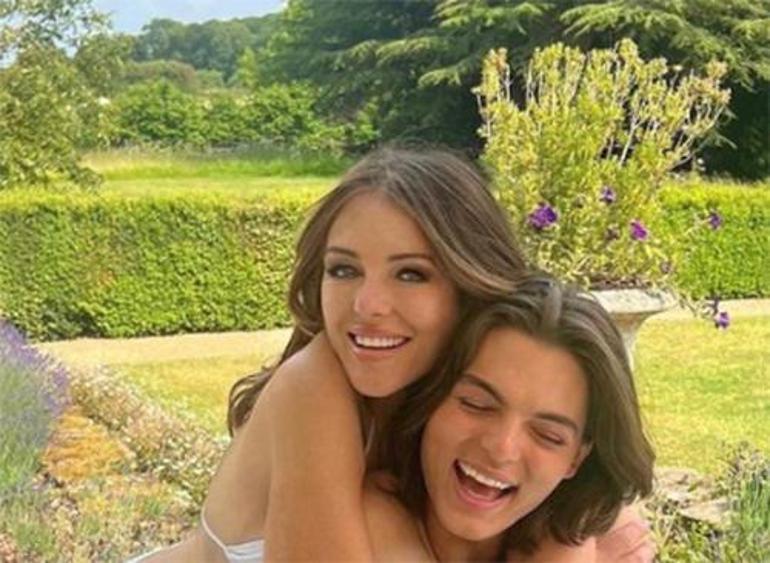 Ne gece kulübüne gitti, ne yatla denize açıldı: Kendi maketleriyle el ele yeni yaşına girdi