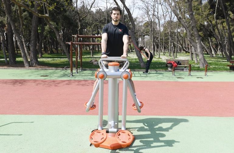 Şimdi sahilde, parkta egzersiz vakti