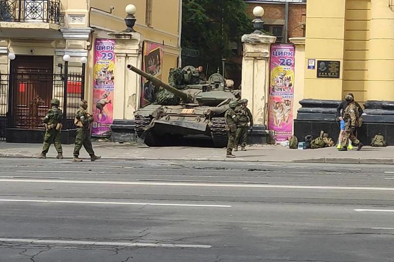 Son dakika haberi... Rusya-Wagner krizinde son durum: Wagner güçleri ilerleyişi durdurdu Prigojin: Üslerimize dönüyoruz