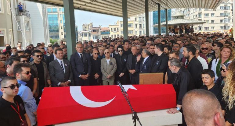 Usta sanatçı Özkan Uğur son yolculuğuna uğurlandı... Bir MFÖ şarkısı ile veda: Nasıl da gittin Özkanım böyle bırakılmaz ki...