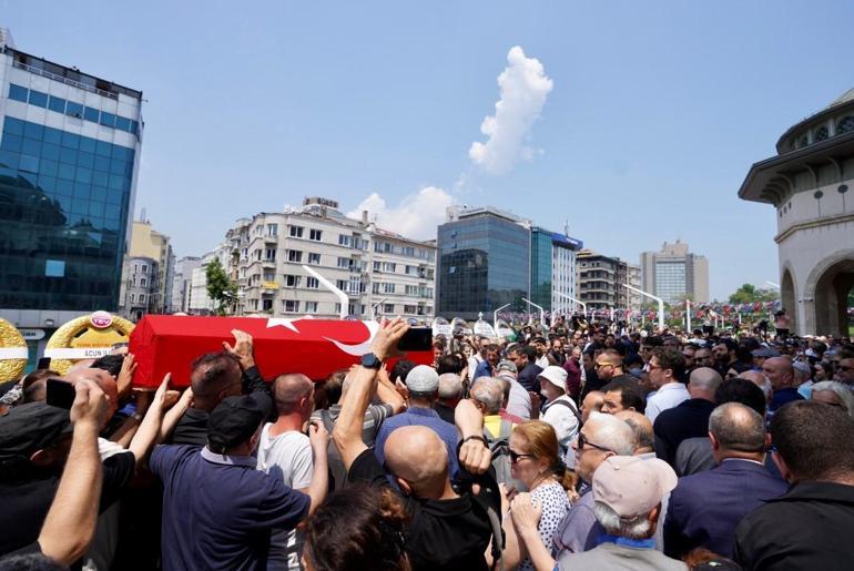 Usta sanatçı Özkan Uğur son yolculuğuna uğurlandı... Bir MFÖ şarkısı ile veda: Nasıl da gittin Özkanım böyle bırakılmaz ki...