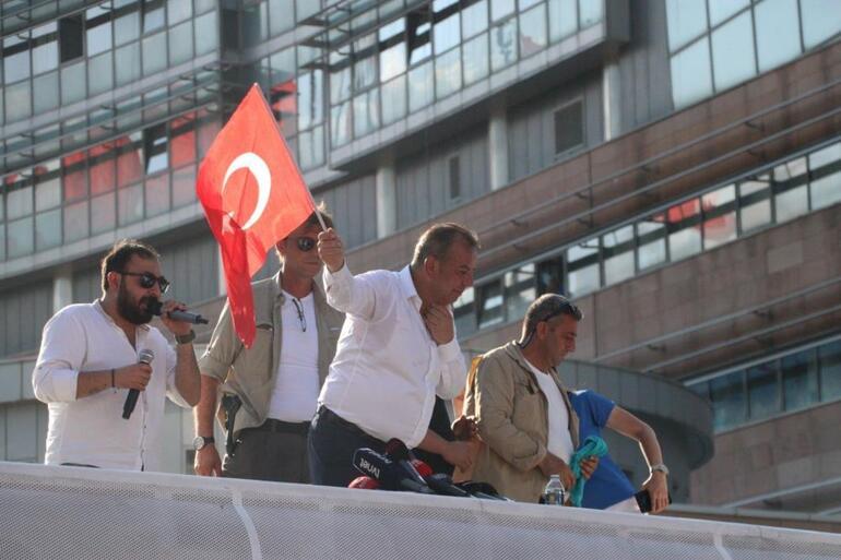 Bolu Belediye Başkanı Tanju Özcan, Ankara'da... CHP Genel Merkezi önüne koltuk fırlattı - Son Dakika Haberler