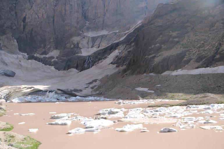 Hakkaride kâbus: Buzullar eridi...  Acı haber geldi: Hakime Koçun cansız bedenine ulaşıldı