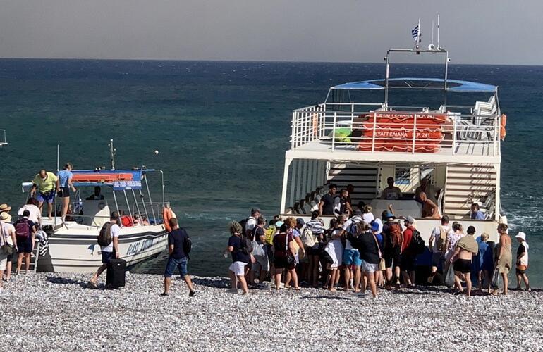 Yunanistan orman yangınlarıyla boğuşuyor! Rodos Adası'ndan tahliyeler  sürüyor - Son Dakika Haberler