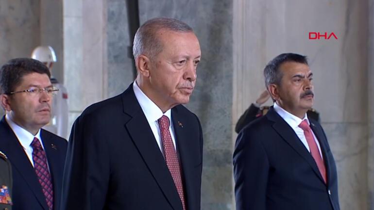 Cumhurbaşkanı Erdoğan ve YAŞ üyeleri Anıtkabir’i ziyaret etti... YAŞta alacağımız kararlarla ordumuzun gücüne güç katacağız